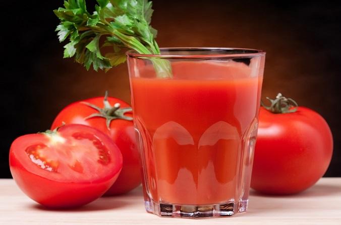 Jugo de jitomate reduce bochornos por menopausia