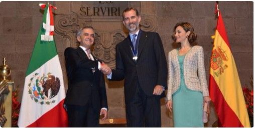 Mancera entrega llave de la Ciudad a los reyes de España Mancera entrega llave de la Ciudad a los reyes de España