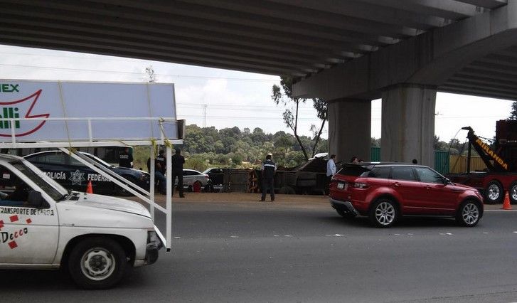 Accidente detiene tráfico en la México-Toluca y deja un muerto Accidente detiene tráfico en la México-Toluca y deja un muerto