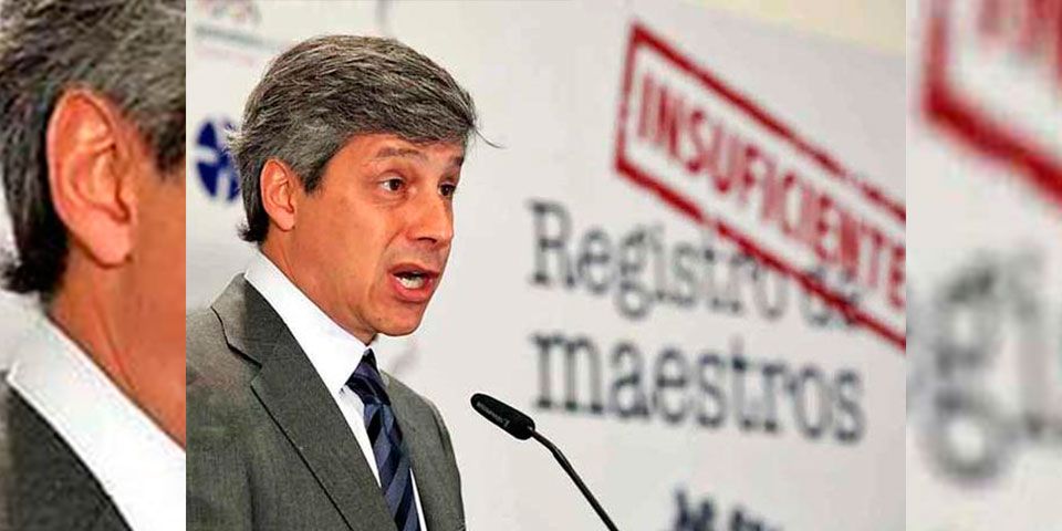 Presentarán amparo contra suspensión de evaluaciones