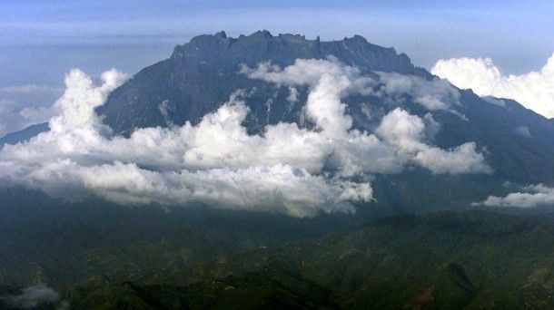 Al menos 137 alpinistas varados en Malasia