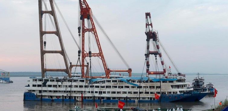 Aumentan muertos por naufragio en China a 331