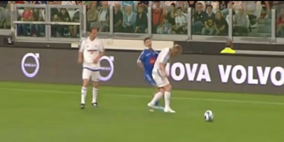 Pavel Nedved agrede a un rapero que lo burló en la cancha