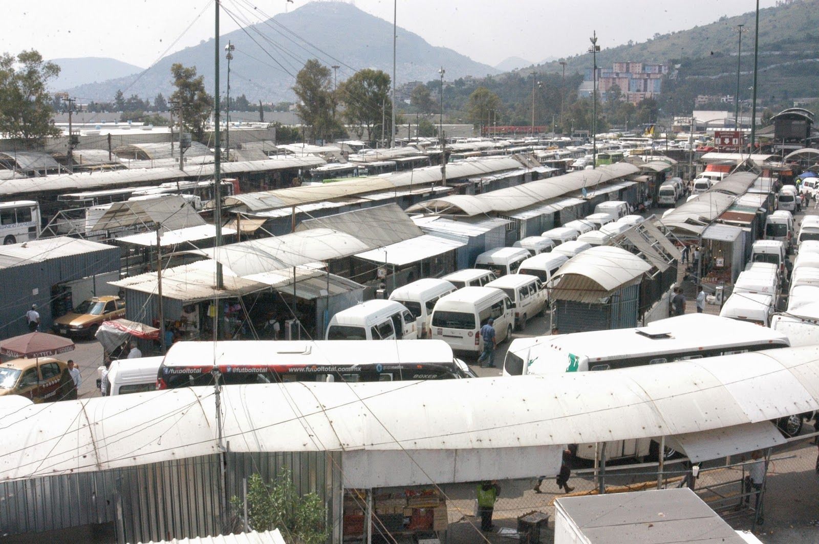 Balean a sujeto en paradero de Indios Verdes