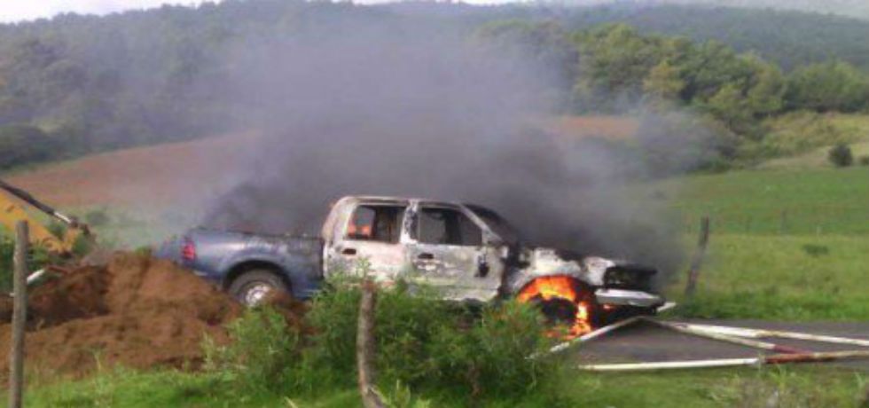Queman vehículos oficiales en Nahuatzen, Michoacán