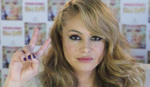 Paulina Rubio confunde hashtag en Twitter Paulina Rubio confunde hashtag en Twitter