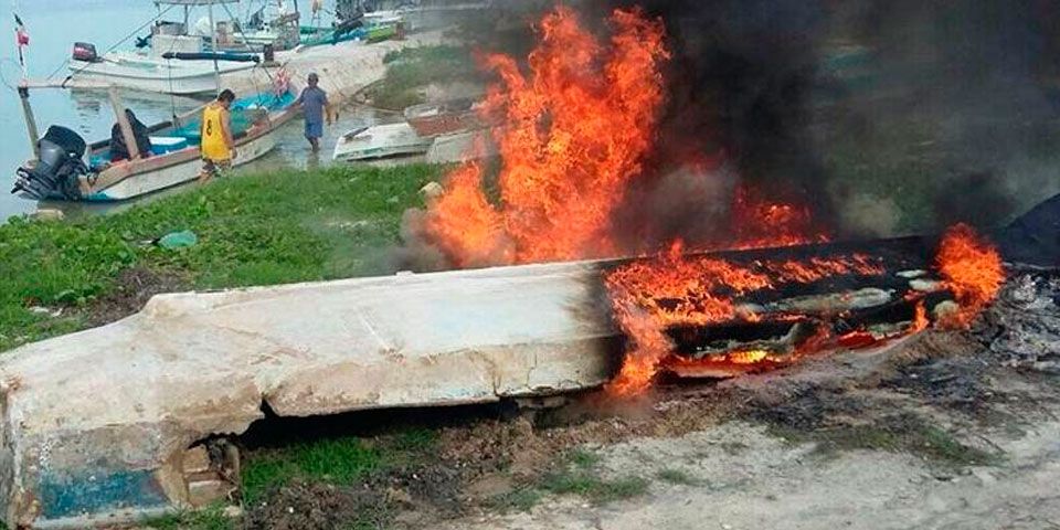 Pescadores protestan y queman lanchas en Yucatán