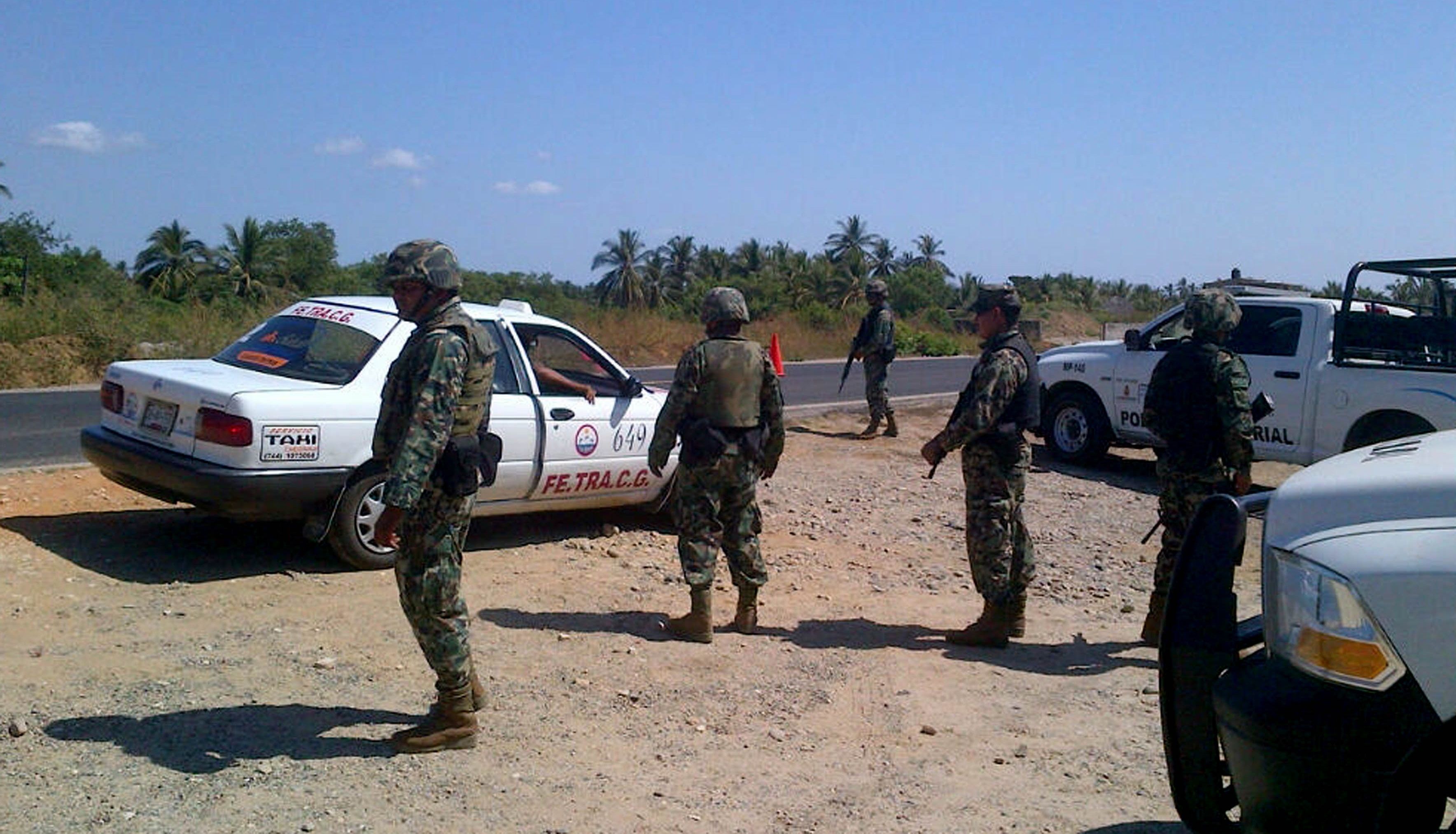 Hallan camioneta con cinco cadáveres en Guerrero Hallan camioneta con cinco cadáveres en Guerrero