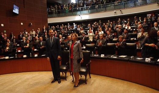 Senado recibe en sesión solemne a los reyes de España
