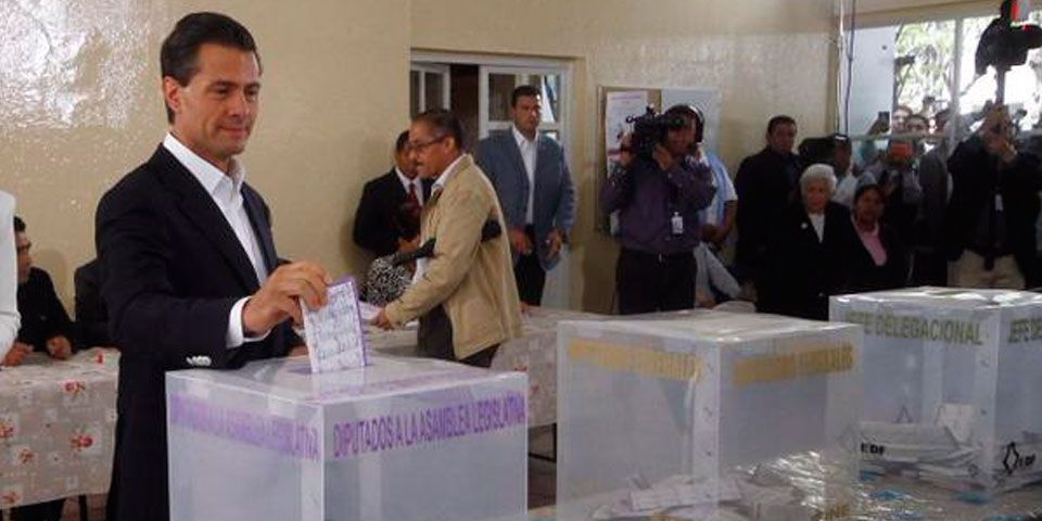 EPN acude a votar EPN acude a votar