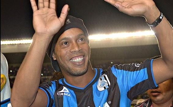 Ronaldinho se retiraría el próximo año - ronaldinho-gallos