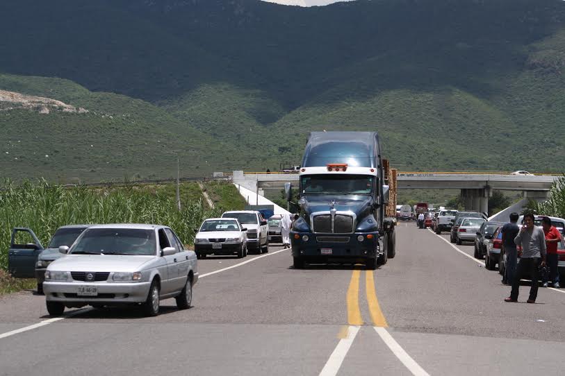 Ajuste al presupuesto afectará construcción de 10 carreteras Ajuste al presupuesto afectará construcción de 10 carreteras