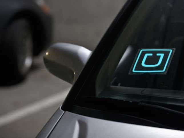 SEMOVI planea aplicar cuota anual a Uber y Cabify