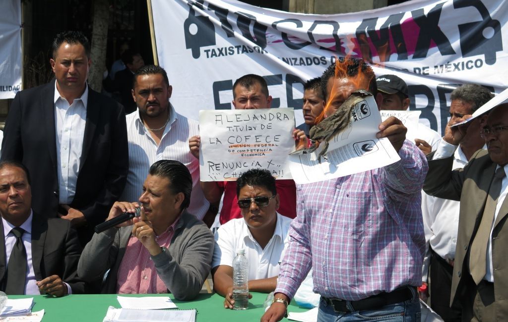 Si Uber y Cabify no cumplen normas, nosotros tampoco: taxistas