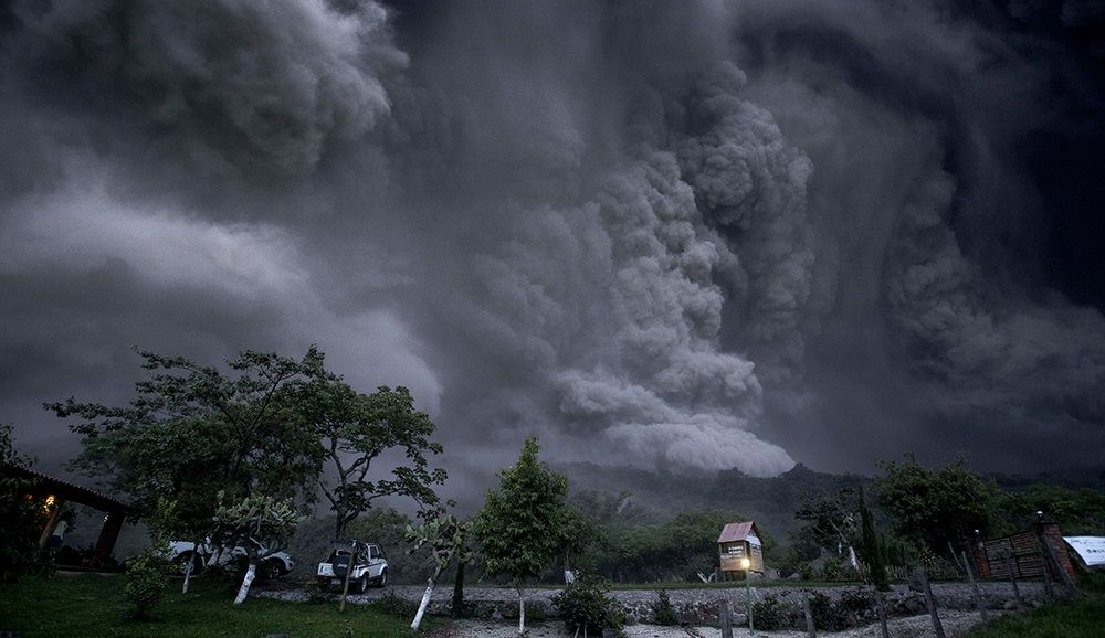 Indonesia en estado de alerta por erupci&oacute;n de 5 volcanes