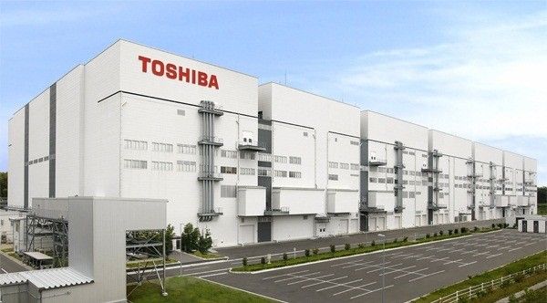 CEO de Toshiba dimite por escándalo contable