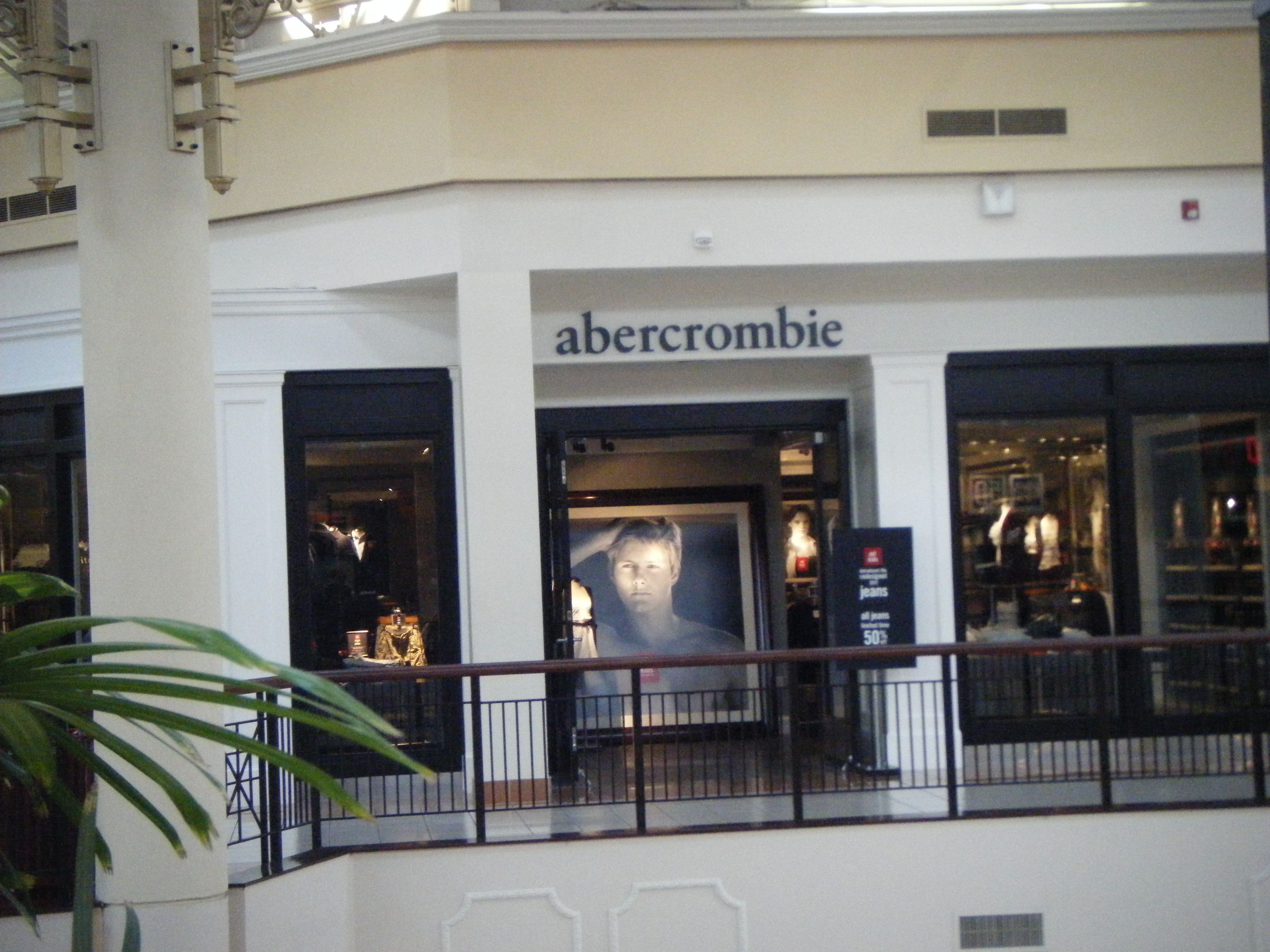Más de 60 mil personas denuncian a Abercrombie & Fitch por discriminación