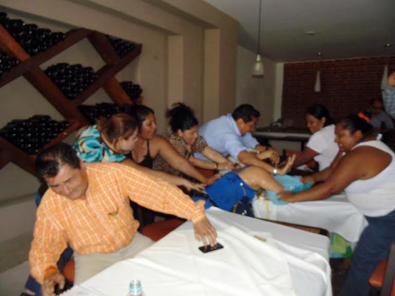 Atacan mujeres del PRD a vocal del INE en Juchitán