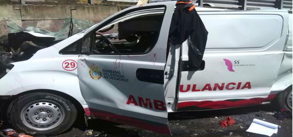 Cuatro lesionados por volcadura en la México-Puebla