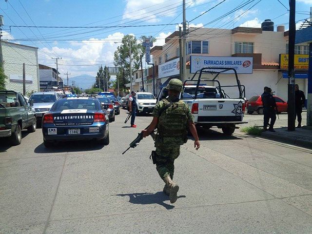 Balacera en Zamora deja un policía herido y un detenido