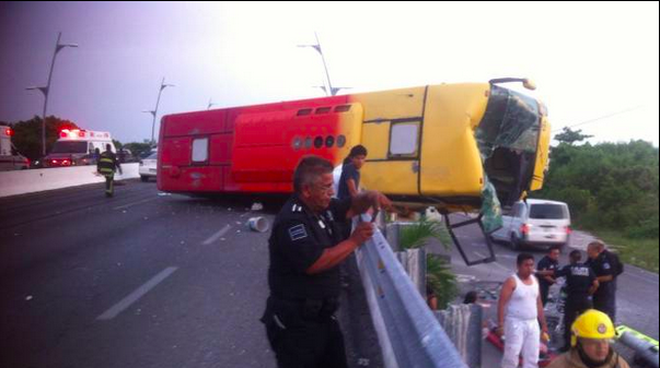 Accidente en Cancún deja 19 lesionados
