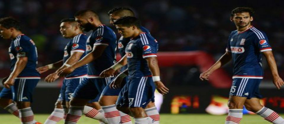 Tiburones hunden a Chivas