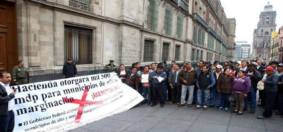 Alcaldes ‘clausuran’ la Secretaría de Hacienda Alcaldes ‘clausuran’ la Secretaría de Hacienda