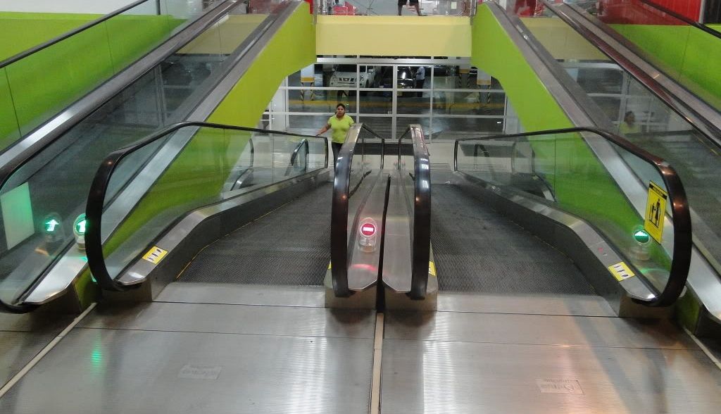 Empleadas sabían del hueco de la escalera mecánica en China