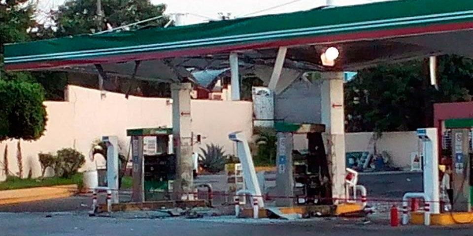 Lanzan explosivos a gasolinera en Michoacán