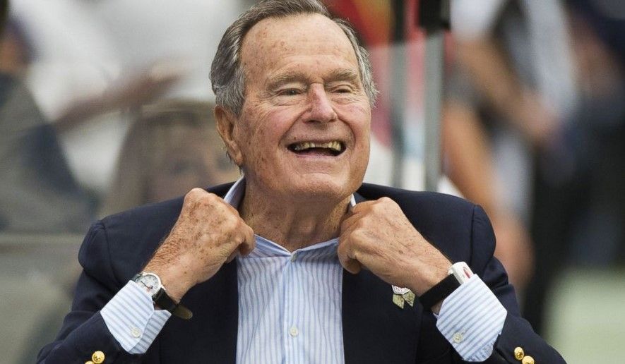 Hospitalizan a expresidente George H. W. Bush