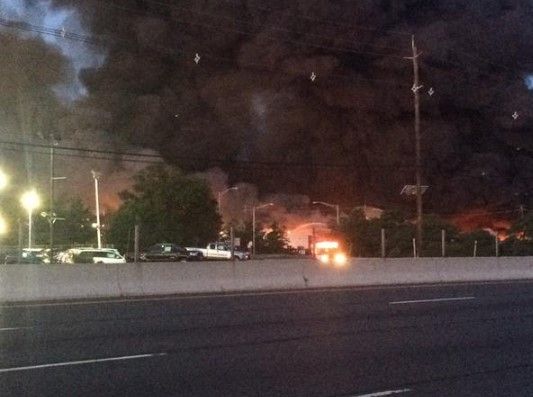Incendio en almacenes de Nueva Jersey