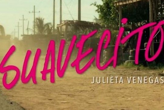 Julieta Venegas canta “Suavecito” de Laura León