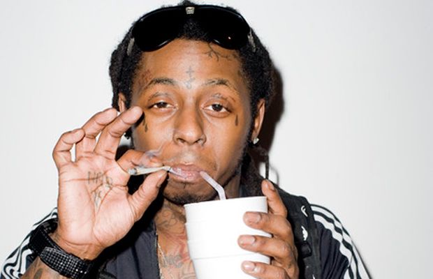 Lil Wayne expulsado por fumar mariguana en avión