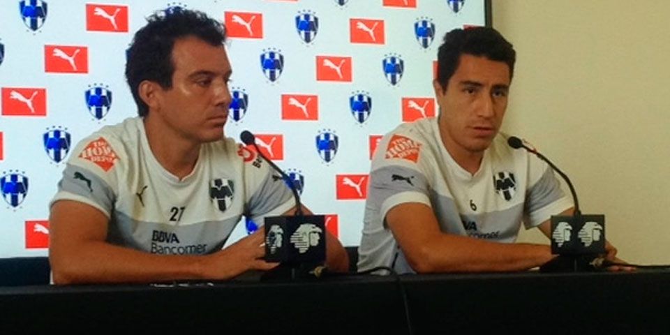 Se disculpan Luis Pérez y Efraín Juárez por incidente en bar