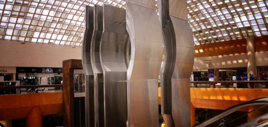 Evacuan Plaza Satélite por fuga de gas