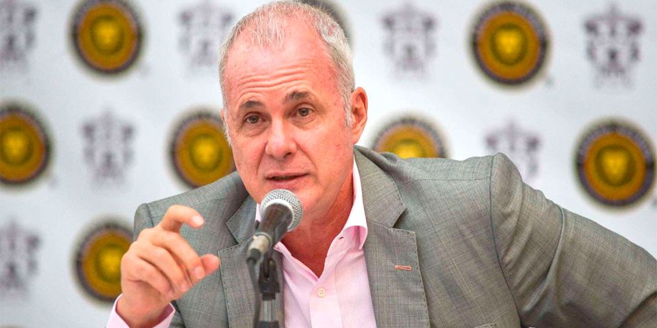 Raúl Padilla deja presidencia de Leones Negros