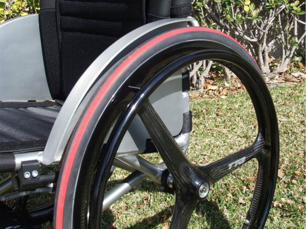 En UdeG crean silla de ruedas con plástico reciclado En UdeG crean silla de ruedas con plástico reciclado