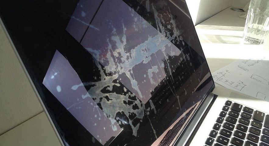 Apple enfrenta el Staingate en las MacBook Pro Apple enfrenta el Staingate en las MacBook Pro