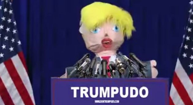 Video: usan piñata de Trump en comercial de autos
