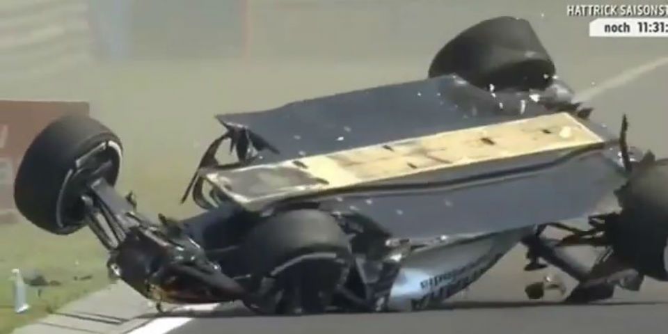 Checo Pérez vuelca en Hungría Checo Pérez vuelca en Hungría