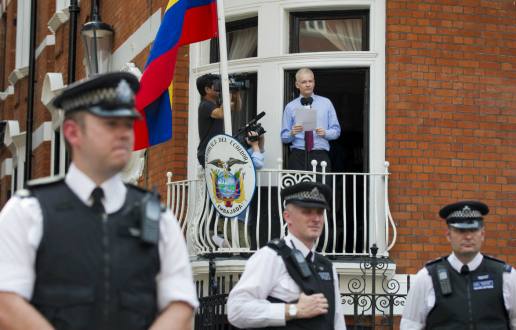 Ecuador ratifica asilo a Julian Assange - assange-embajada