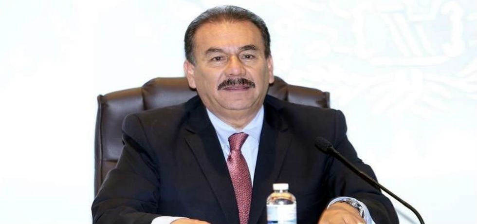 Alcalde de Atizapan decide recortar su megasueldo