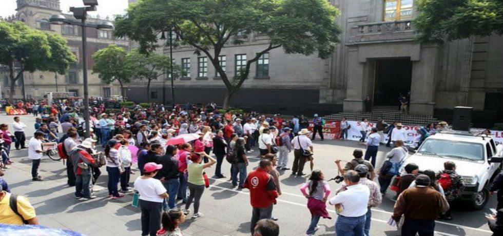 Protesta de la CNTE frente a la Suprema Corte
