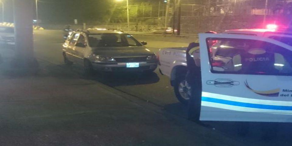 En Ecuador explotan bombas afuera de dos periódicos