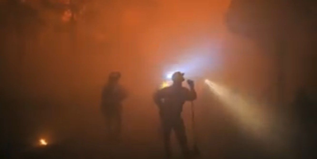 Video: así combate un bombero un incendio