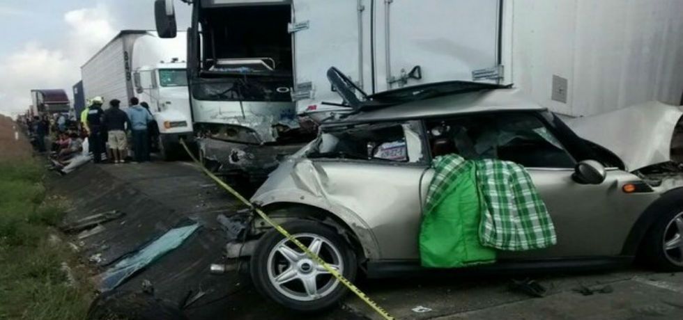 Tres muertos por carambola en el libramiento de Querétaro