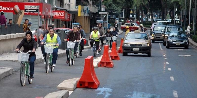 Los riesgos de andar en bicicleta por Paseo de la Reforma