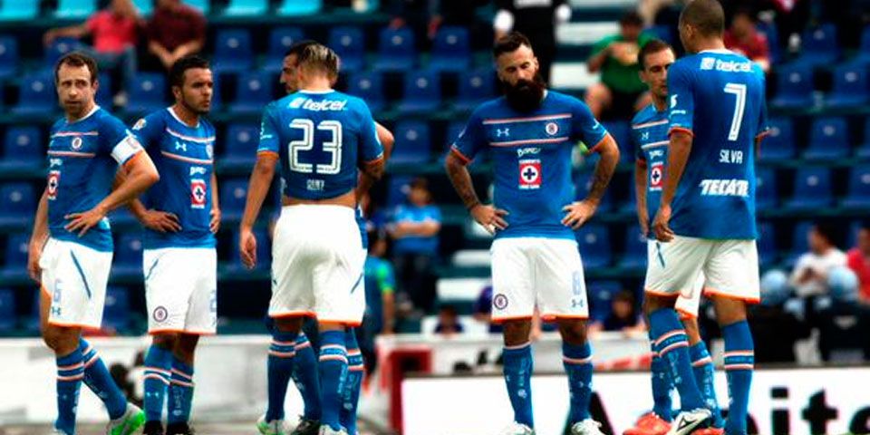Cruz Azul se estrena con derrota ante Monarcas
