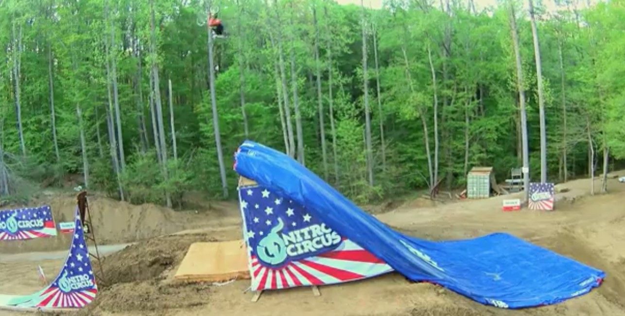 Video: el primer cuádruple salto mortal hacia atrás en BMX Video: el primer cuádruple salto mortal hacia atrás en BMX