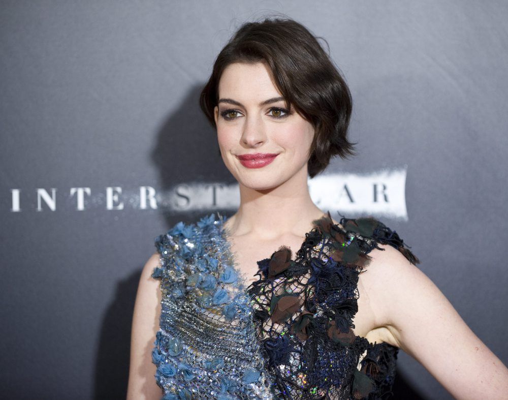 Anne Hathaway podría interpretar a Barbie - epa-usa-movie-premiere